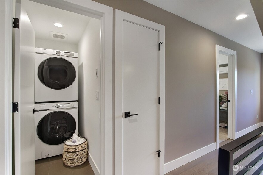 Modern washer/dryer - 2210 12th Ave W