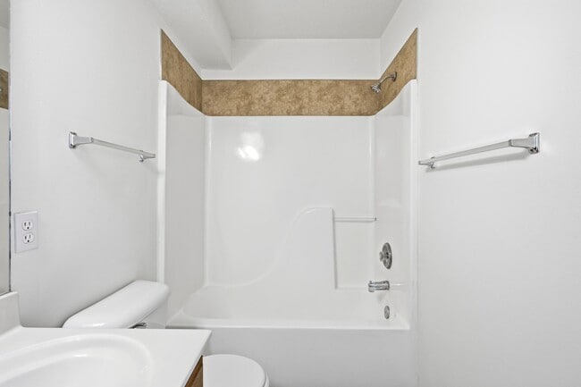 Building Photo - 2413 Northampton Dr