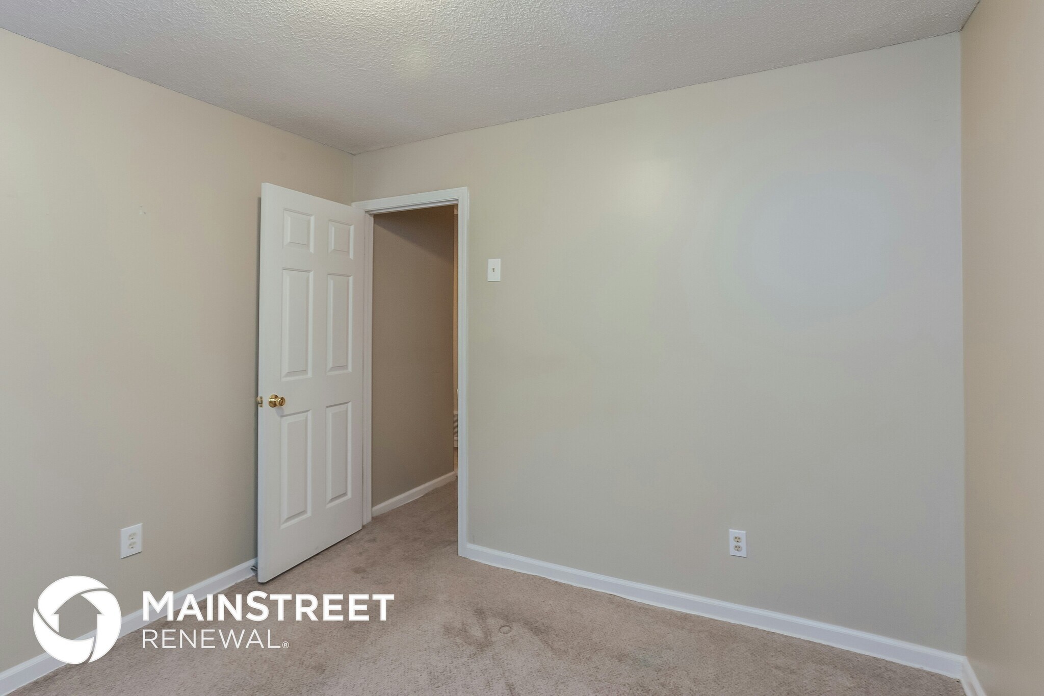 Building Photo - 6659 Ross Manor Dr