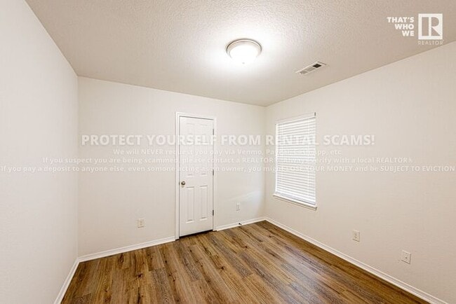 Building Photo - 2280 Bunker Ln