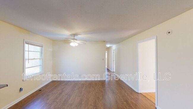 Building Photo - 137 Rosewood Cir