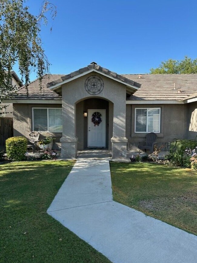 Building Photo - 4 Bedroom House Rosedale Area!!