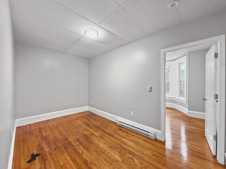 Building Photo - 375-379 Haverhill St
