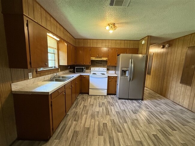 Building Photo - **Updated 3-Bedroom Home for Rent – Coushatta, Louisiana (Red River Parish)**