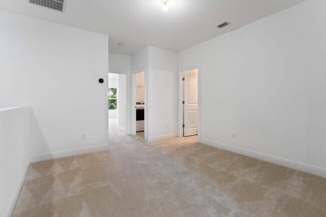 Building Photo - 552 Sanderling Cir