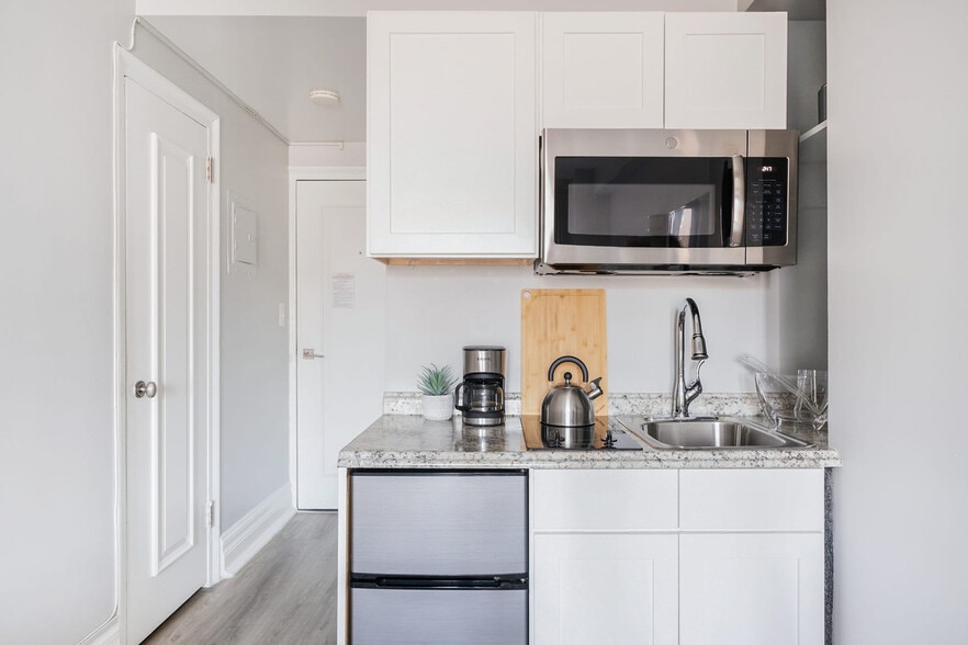 Building Photo - 240 W 73rd St