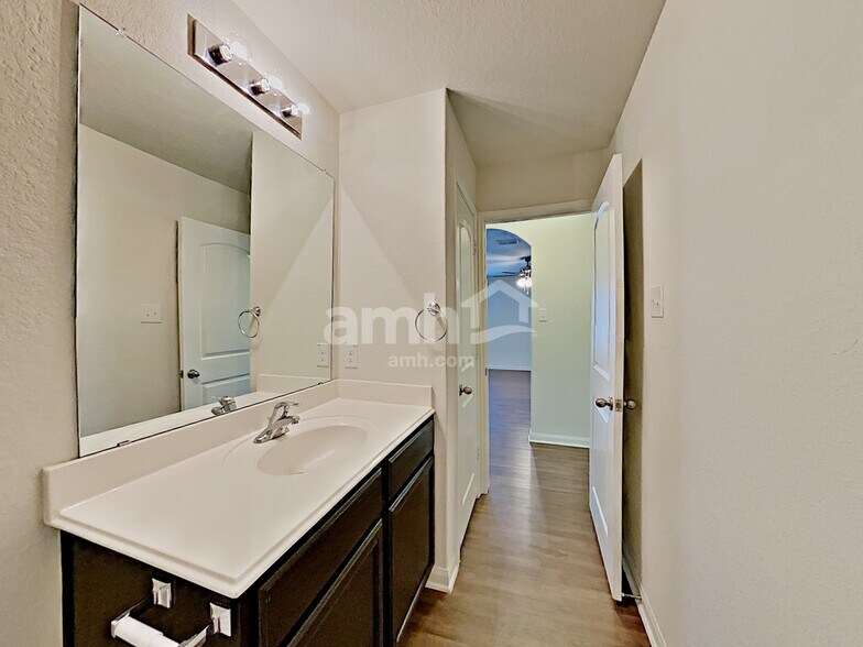 Building Photo - 7559 Bowdre