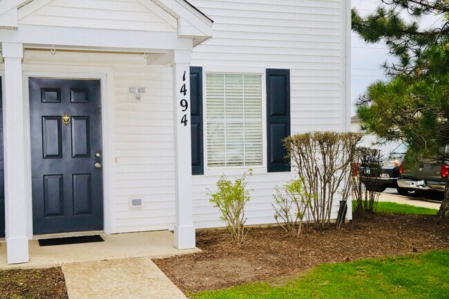 Building Photo - 1494 McClure Rd