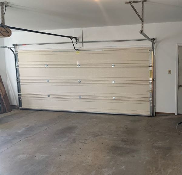 Building Photo - 4 BDRM/2.5BA Home available in Bexhill Subdivision.