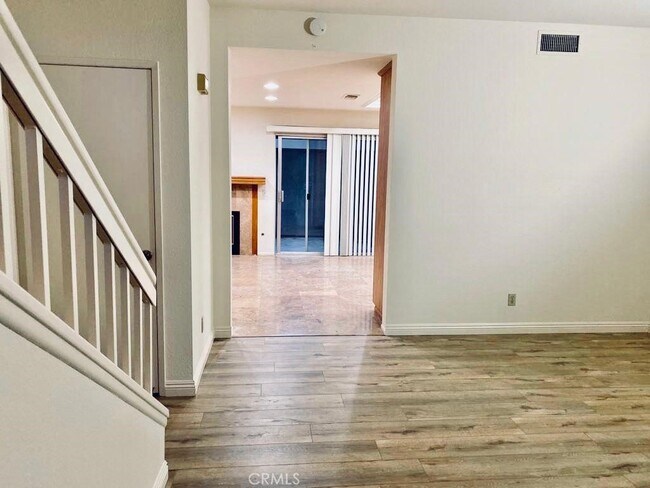 Building Photo - 39 Goldenrod-