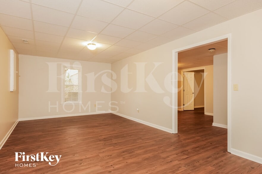 Building Photo - 9029 Jefferson Woods Dr