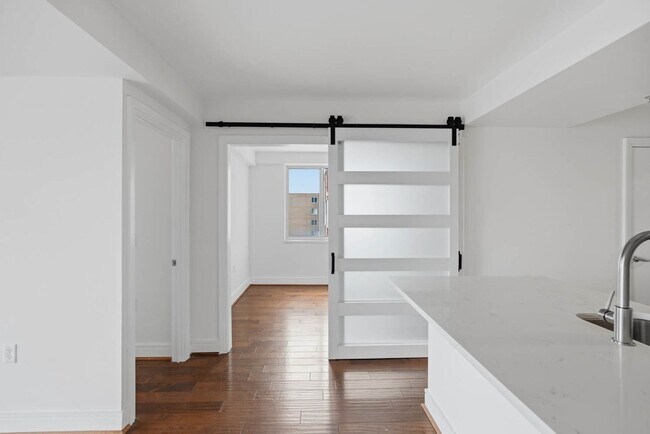 Building Photo - Southwest Waterfront Condo | 1 Bed | 1 Bath | 950 Sf | Private Balcony | 1 Parking Space