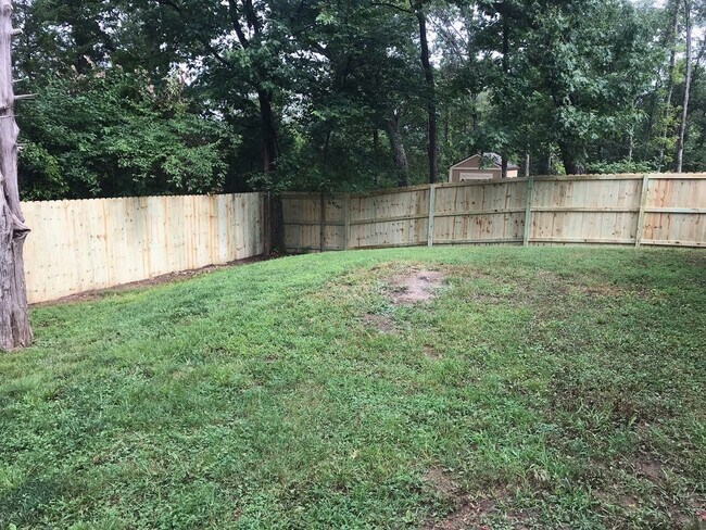 Building Photo - Single-Family Home in Merriam Woods