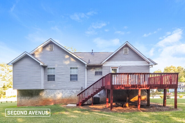 Building Photo - 400 N Hickory Ln