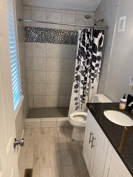 Building Photo - 1503 Ellington Sq