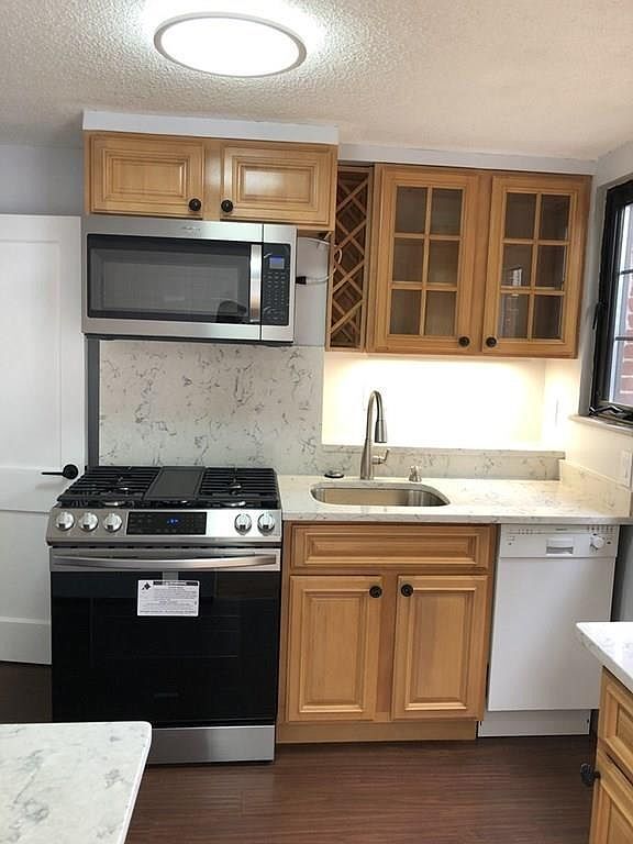 Building Photo - 282 Lexington St