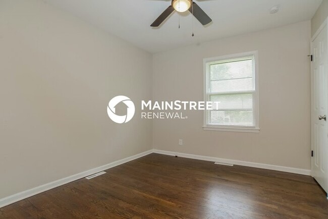 Building Photo - 4 Bedroom Pet-Friendly Home in INDEPENDENC...