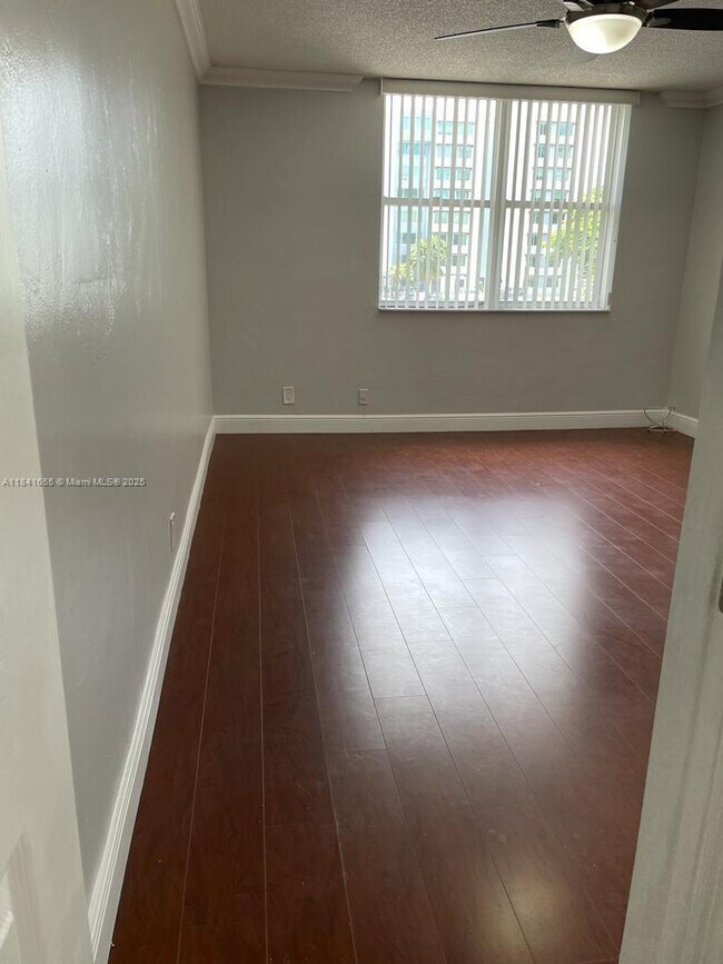 Building Photo - 9143 SW 77th Ave