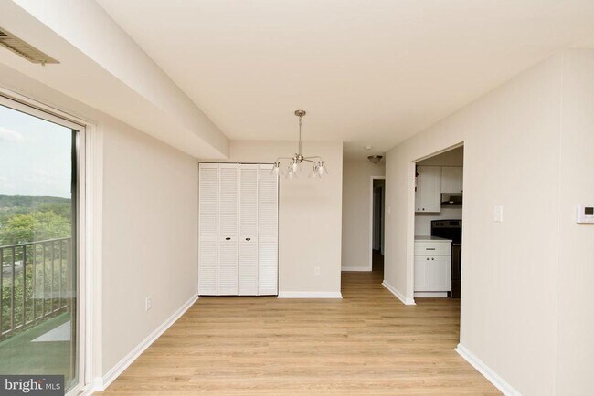 Building Photo - 6145 Edsall Rd