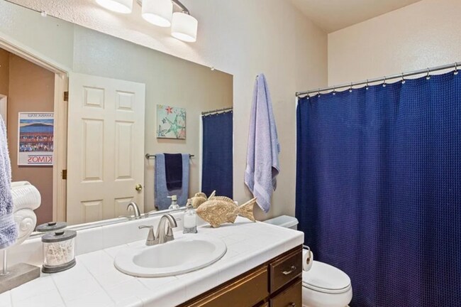 Building Photo - 2085 Pinehurst Ct