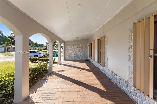 Building Photo - 3521 NW 18th Pl