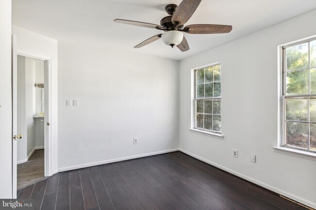 Building Photo - Amazing Opportunity to Rent this beautiful...
