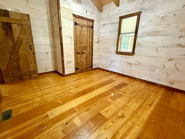 Building Photo - 3116 Alenes Dr