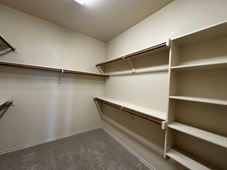 Building Photo - 3108 Tamarack Ln