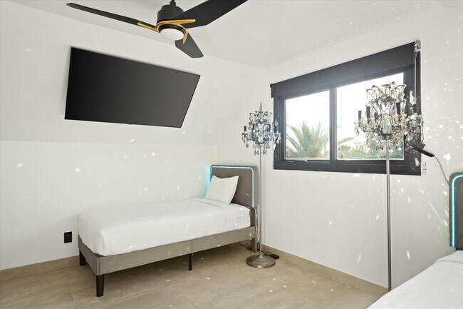 Building Photo - 8543 E Valley Vista Dr