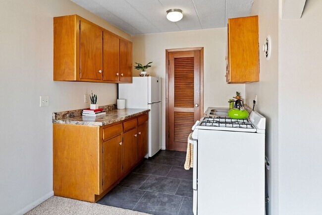 Building Photo - Charming 1 bedroom Condo Available Now!