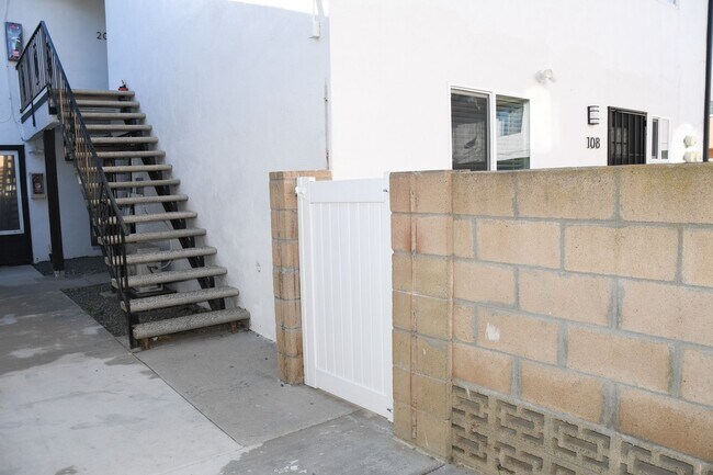 Building Photo - Valencia (994)