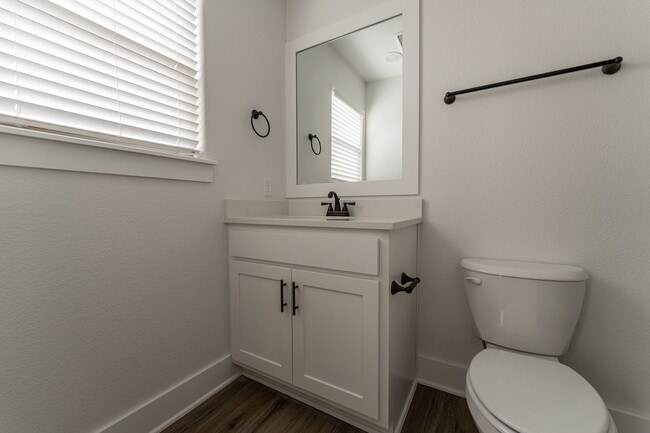 Building Photo - Beautiful Home on Two Acres