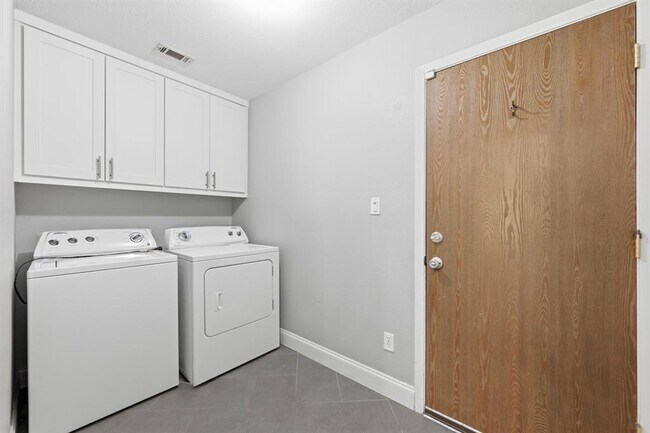 Building Photo - 11826 Carshalton Dr
