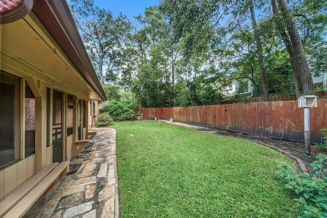 Building Photo - 523 S Rivershire Dr