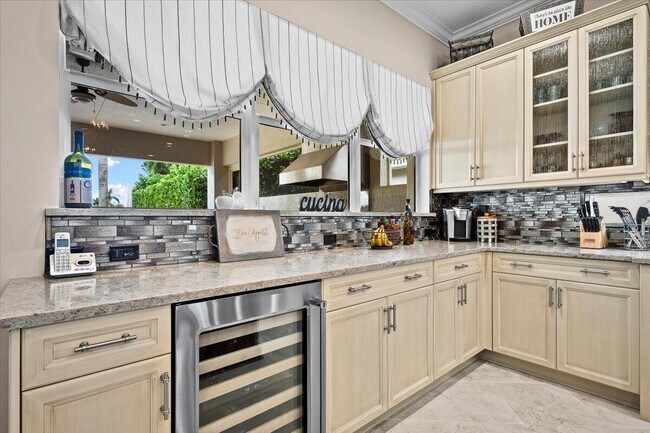 Building Photo - 208 Lucia Ct