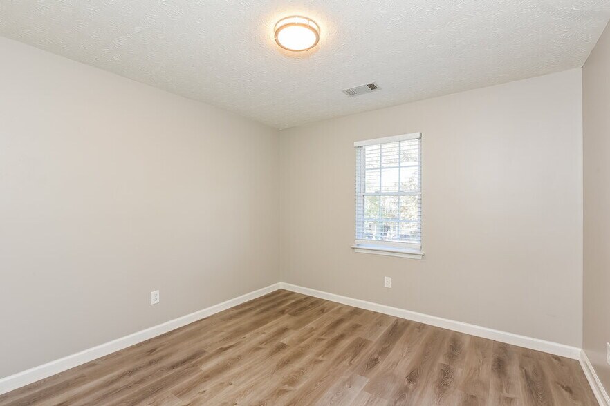 Building Photo - 110 Hunters Keep