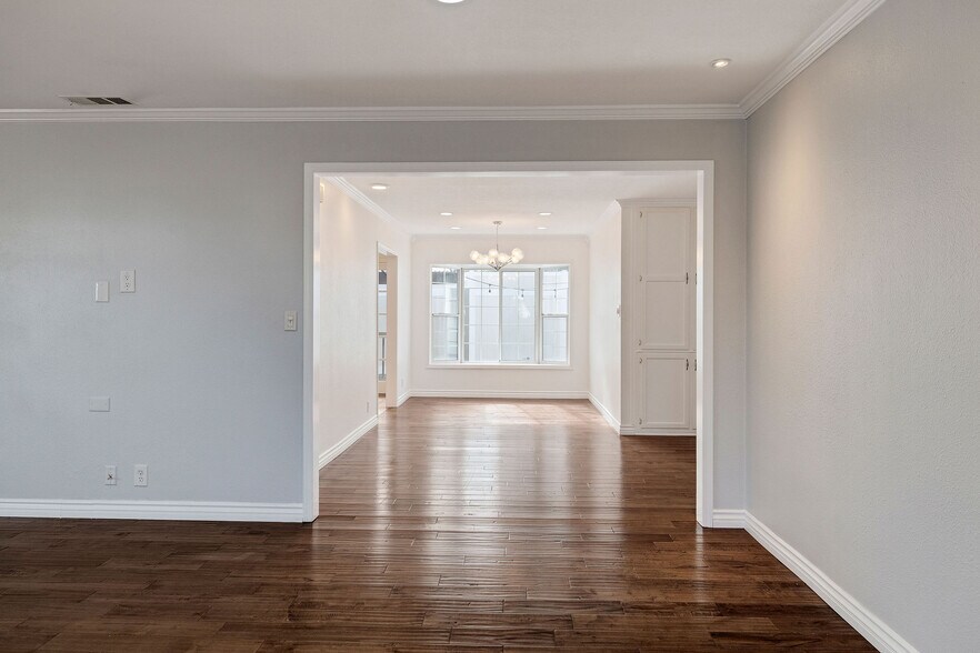 Building Photo - 5525 Wilma St