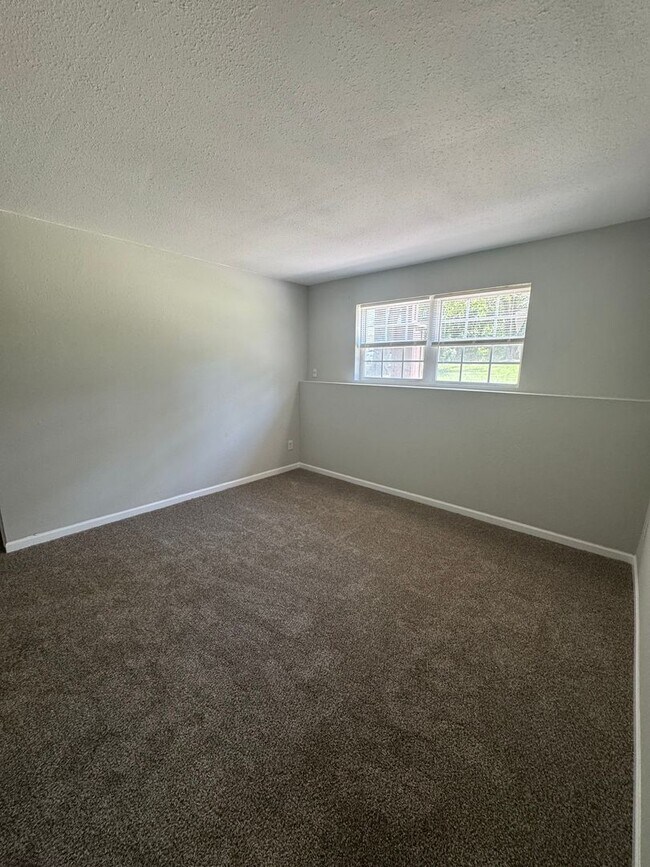 Building Photo - 4357 W Bellview Dr