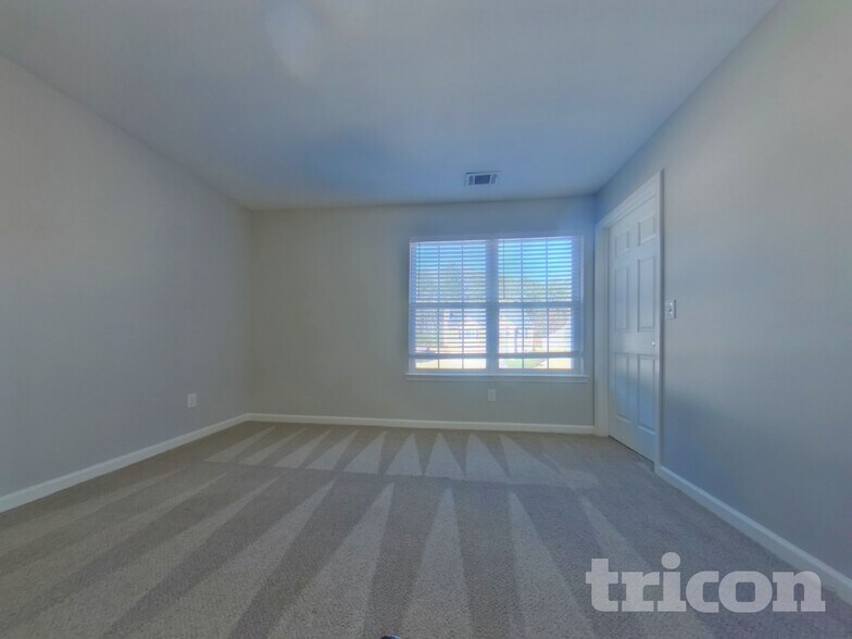 Building Photo - 613 Amberwood Dr