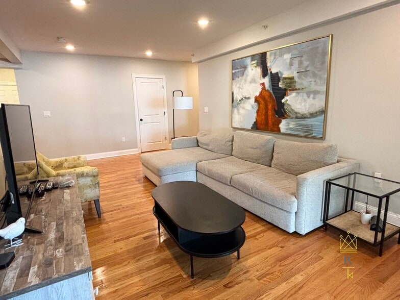 Building Photo - 214 Westville St