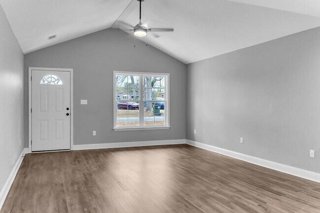 Building Photo - 303 Wright St