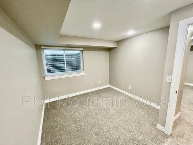 Building Photo - 499 N 200 W