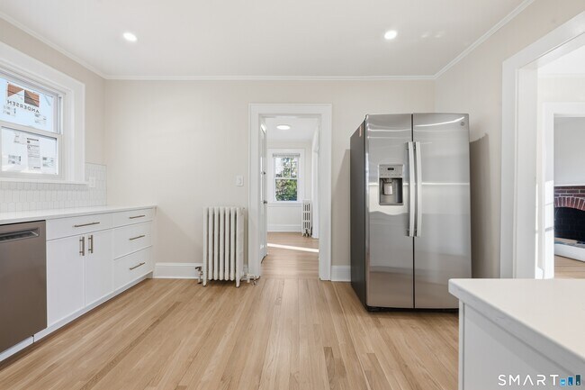Building Photo - 44 Lorraine Terrace