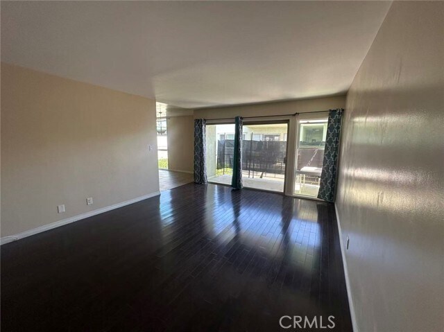 Building Photo - 9070 Huntington Dr