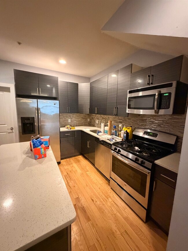 Building Photo - 298 6th St