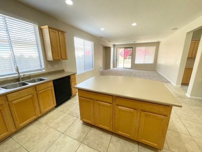 Building Photo - 4 Bedroom/2 Bath Single Level Home in Anthem! Close to freeway & TSMC Plant!