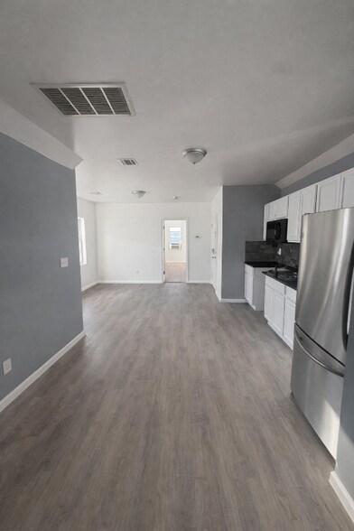 Building Photo - 904 S 18th St