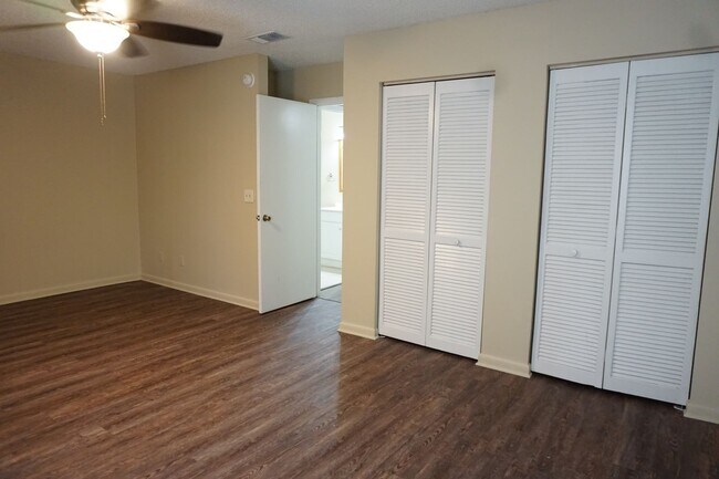 Building Photo - 5528 Greatpine Ln S