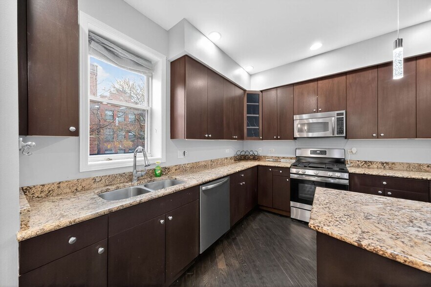 Building Photo - 4956 S Champlain Ave