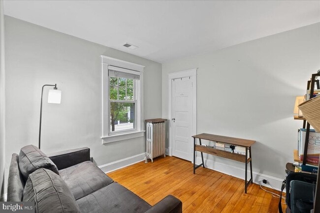 Building Photo - 23 E Walnut St